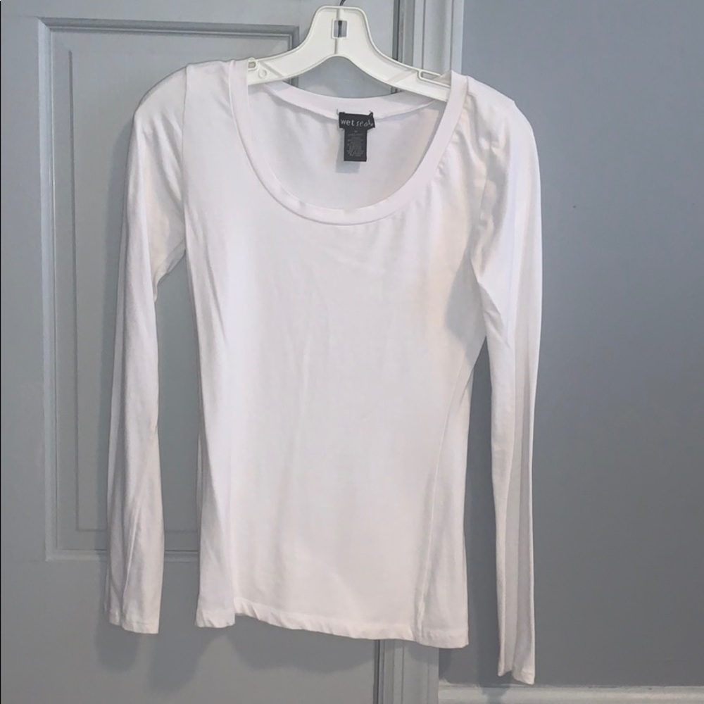 White long sleeve scoop neck